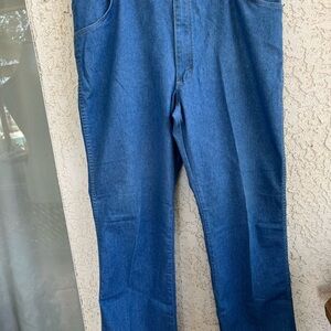 Wrangler Relaxed Fit Blue Jeans size 42X32